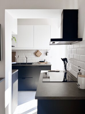 Kühlschrank, Ofen, Herdplatte, Geschirrspüler