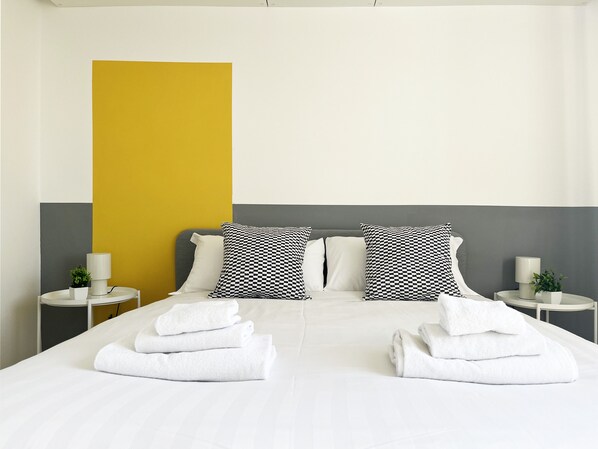 1 chambre, fer et planche à repasser, lit de bébé portatif, Wi-Fi