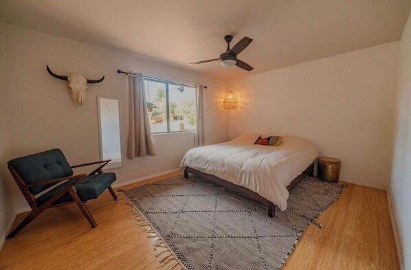 1 bedroom, WiFi, bed sheets - Charming Room with Private Bath (Sedona)