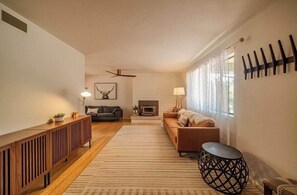 Smart TV, fireplace - Charming Room with Private Bath (Sedona)
