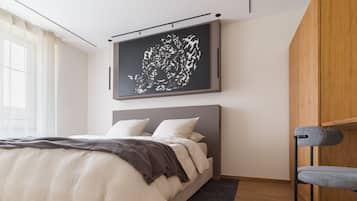 Deluxe Suite, Accessible, Ensuite | 1 bedroom, premium bedding, individually decorated