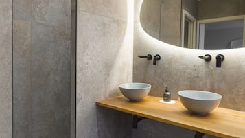 Deluxe Suite, Accessible, Ensuite | Bathroom | Slippers, towels, soap, shampoo