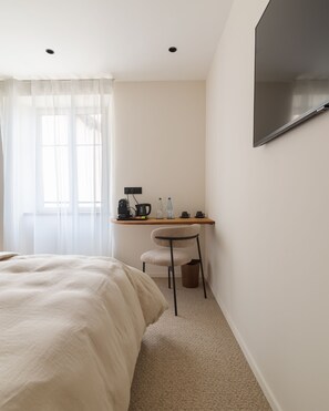 Classic-Doppelzimmer, barrierefrei, Blick auf den Innenhof | Hochwertige Bettwaren, individuell dekoriert, individuell eingerichtet