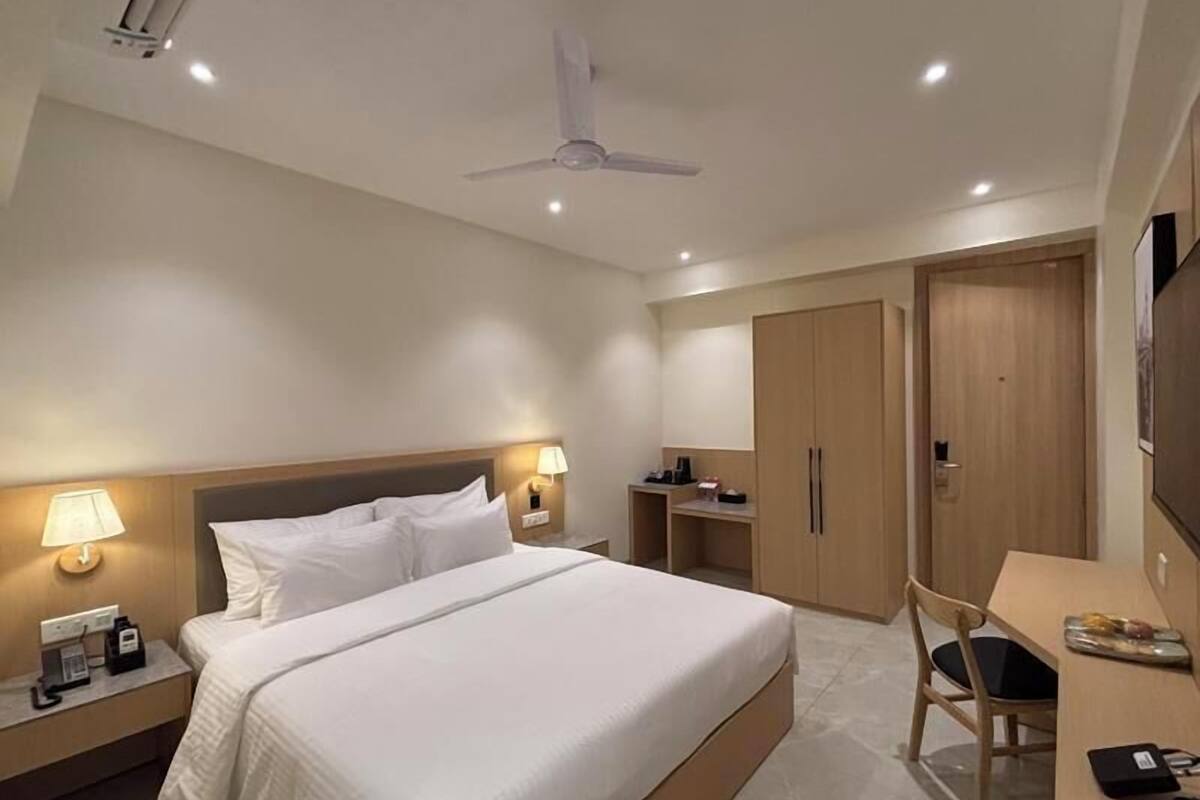 In-room safe, desk, iron/ironing board (on request), rollaway beds