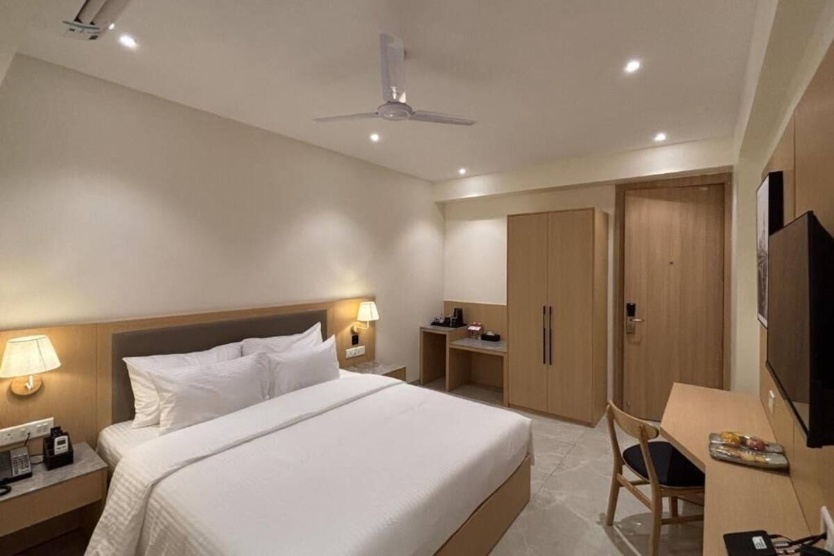 In-room safe, desk, iron/ironing board (on request), rollaway beds
