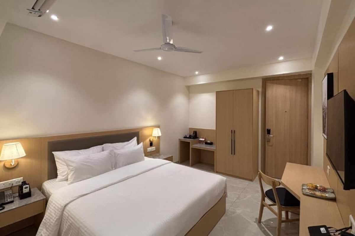 In-room safe, desk, iron/ironing board (on request)