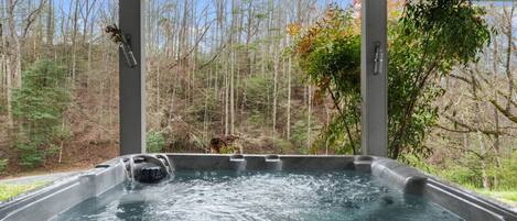 Outdoor spa tub