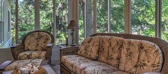 Midway House by Sunbury Channel - Walk to Marina!