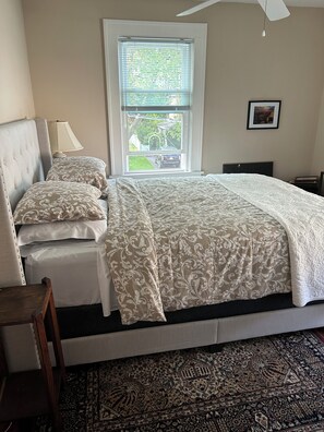 3 bedrooms, desk, iron/ironing board, free WiFi