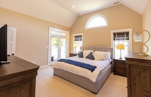 4 bedrooms, desk, iron/ironing board, WiFi