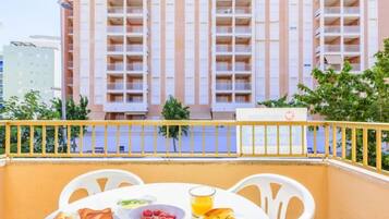 Casa, 3 habitaciones | Restaurante al aire libre