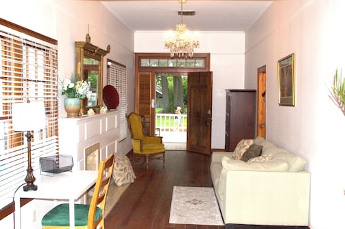 Walk to Downtown Scene