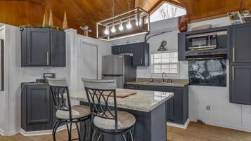 House | 3 bedrooms, desk, Internet