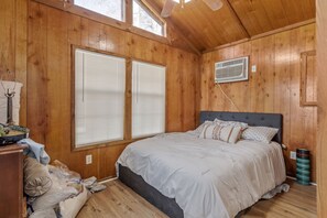 House | 3 bedrooms, desk, Internet