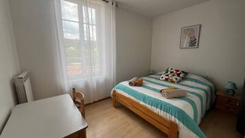 2 chambres, fer et planche Ă  repasser, Wi-Fi, draps fournis