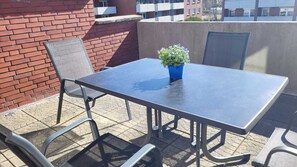 Outdoor dining - Vacation apartment in the house Borkum-Dornumersiel (Dornumersiel)