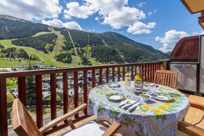 Standard Apartment, Multiple Bedrooms, 2 Bathrooms, Mountainside (Andorra Stunning Views Apartment) | Outdoor dining