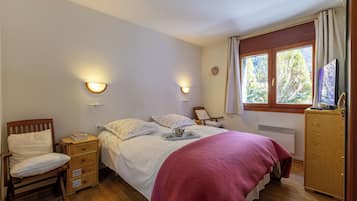 Standard Apartment, Multiple Bedrooms, 2 Bathrooms, Mountainside (Andorra Stunning Views Apartment) | 2 bedrooms, iron/ironing board, free WiFi, bed sheets