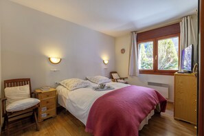 Standaard appartement, meerdere slaapkamers, 2 badkamers (Andorra Stunning Views Apartment) | 2 slaapkamers, een strijkplank/strijkijzer, gratis wifi, beddengoed
