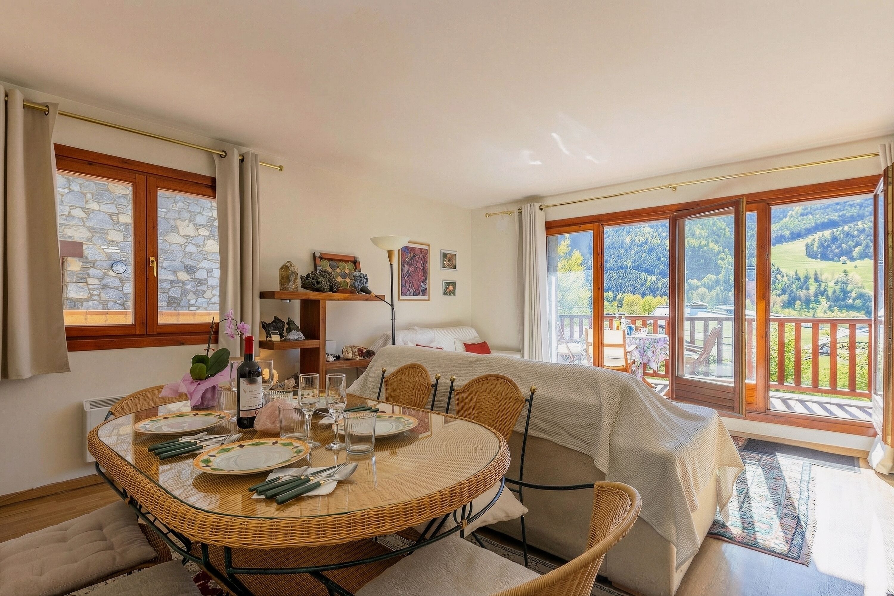 شقة عادية - عدة غرف نوم - بحمامين - بالقرب من الجبل (Andorra Stunning Views Apartment) | تناول الطعام