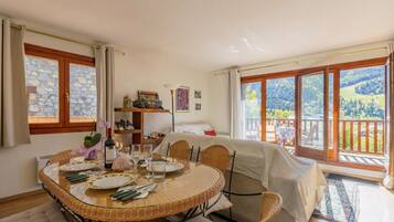 Standard Apartment, Multiple Bedrooms, 2 Bathrooms, Mountainside (Andorra Stunning Views Apartment) | Dining