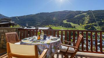 Standard Apartment, Multiple Bedrooms, 2 Bathrooms, Mountainside (Andorra Stunning Views Apartment) | Outdoor dining