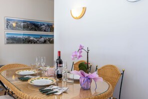 Standardlejlighed - flere soveværelser - 2 badeværelser (Andorra Stunning Views Apartment) | Spiseområde
