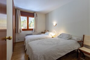 2 bedrooms, iron/ironing board, free WiFi, bed sheets - Andorra Stunning Views Apartment (El Tarter)