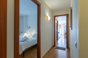 Apartamento standard, vários quartos, 2 banheiros (Andorra Stunning Views Apartment) | 2 quartos, ferros/tábuas de passar roupa, Wi-Fi de cortesia