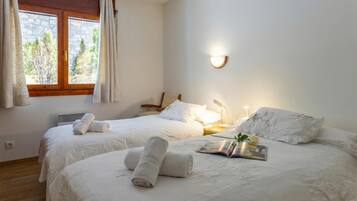Standard Apartment, Multiple Bedrooms, 2 Bathrooms, Mountainside (Andorra Stunning Views Apartment) | 2 bedrooms, iron/ironing board, free WiFi, bed sheets