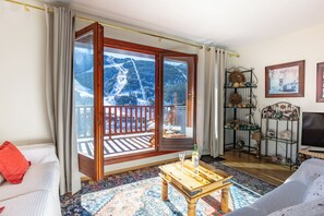 21-inch flat-screen TV with cable channels - Andorra Stunning Views Apartment (El Tarter)