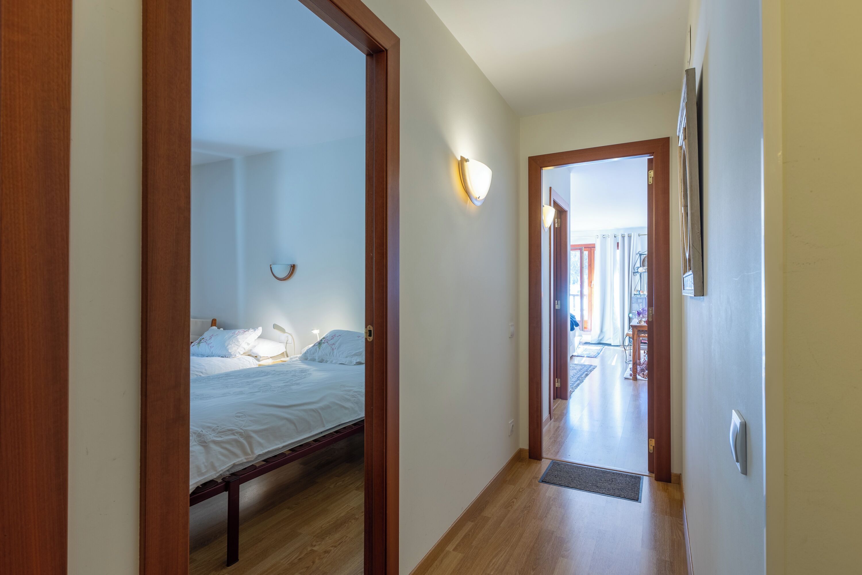 2 slaapkamers, een strijkplank/strijkijzer, gratis wifi, beddengoed