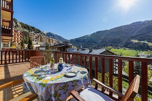 Standard Apartment, 2 Bedrooms, 2 Bathrooms, Mountainside (Andorra Stunning Views Apartment) | Outdoor dining