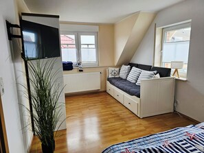 3 bedrooms, iron/ironing board, WiFi - Vacation home "Sanne" Norddeich, 300m to the dike, 500m to the dog beach, garden (Norddeich)