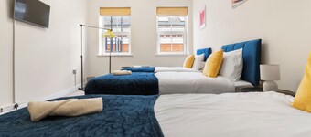 Two bed apartment by LURXURY STAYS