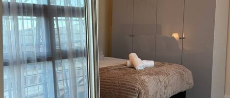 2 bedrooms, iron/ironing board, travel cot, WiFi