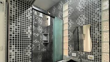 1 bedroom, individually decorated, individually furnished, desk