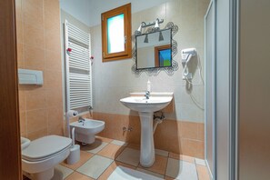 Classic Double Room, Non Smoking, Private Bathroom | Bathroom | Shower, hair dryer, towels, soap