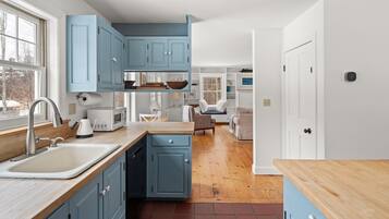 Nhà, 3 phòng ngủ | Bếp riêng | Tủ lạnh, lò nướng, dụng cụ pha cà phê/trà, ấm điện