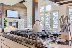 House, 5 Bedrooms | Interior