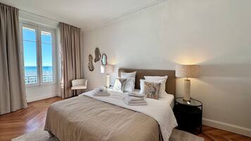 3 slaapkamers, een strijkplank/strijkijzer, wifi, beddengoed