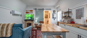 2 Homes - 4 Beds /2 BAs - Easy Walk to Downtown West Jefferson.