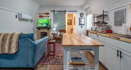 2 Homes - 4 Beds /2 BAs - Easy Walk to Downtown West Jefferson.