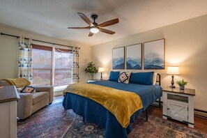 4 bedrooms, iron/ironing board, WiFi, bed sheets - 2 Homes - 4 Beds /2 BAs - Easy Walk to Downtown West Jefferson. (West Jefferson)