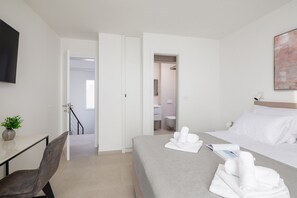 9 chambres, fer et planche à repasser, Wi-Fi, draps fournis