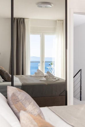 9 bedrooms, iron/ironing board, WiFi, bed sheets