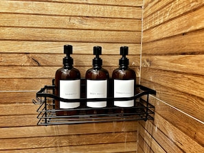 Dusche, Haartrockner, Bidet, Handtücher