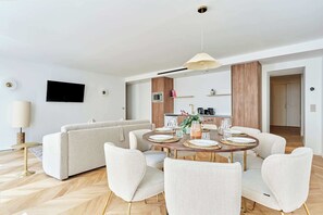 Apartment | Dining