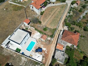 Exterior - Spacious 5-bedroom villa with pool, WiFi, AC, parking (Vrsine)