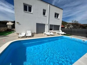 Pool - Spacious 5-bedroom villa with pool, WiFi, AC, parking (Vrsine)